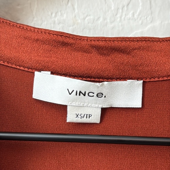 Vince Bronze 100% Silk V-neck Crepe Casual Top Blouse Cinnamon Size XS - Picture 8 of 9